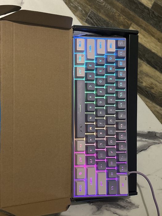 Светеща 60 процентова клавиатура