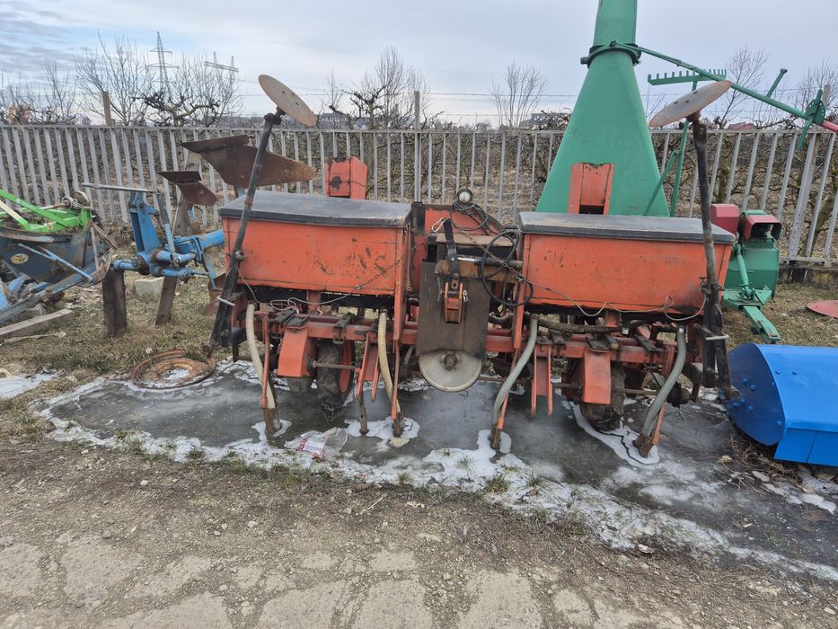 Semănătoare de porumb.