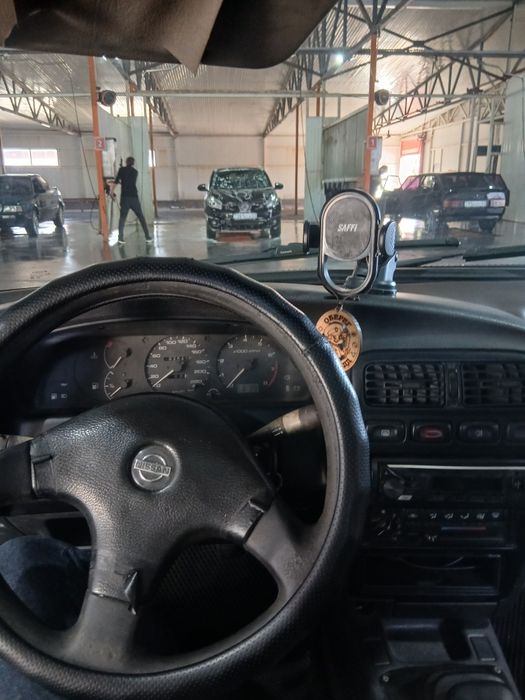 Nissan Primera P10