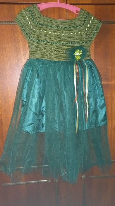 Продаются платья.