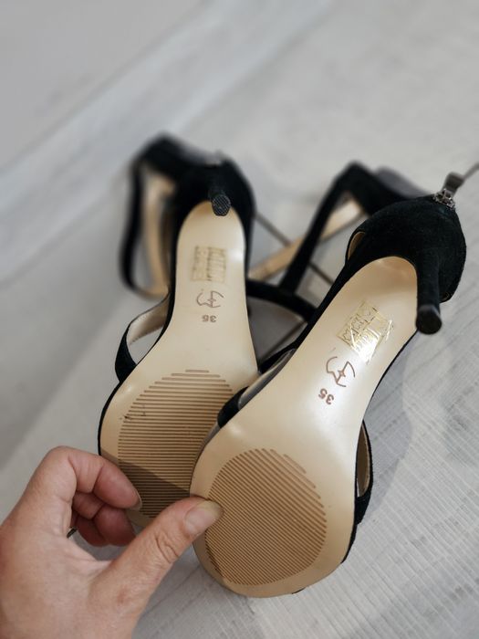 Чисто нови Дамски сандали на Eva minge номер 35.