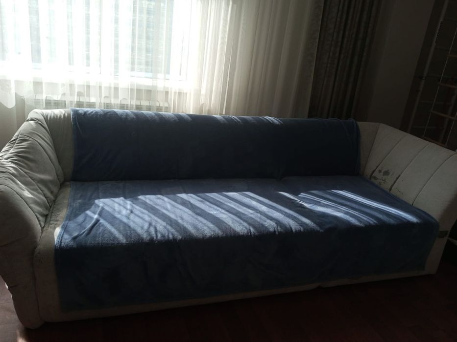 Продам диван не продавлен удобен для сна