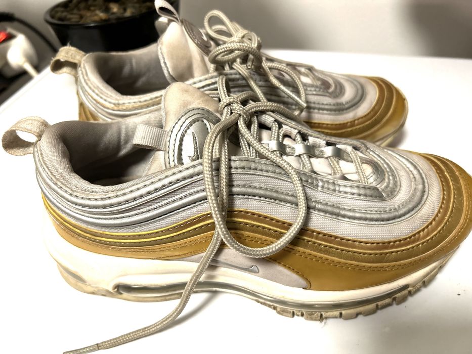 Adidasi nike gri cu auriu