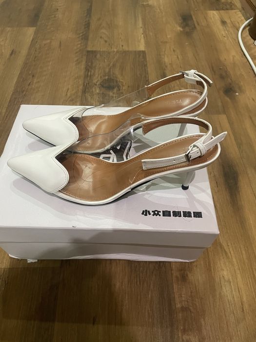 Босоножки белые, стильные