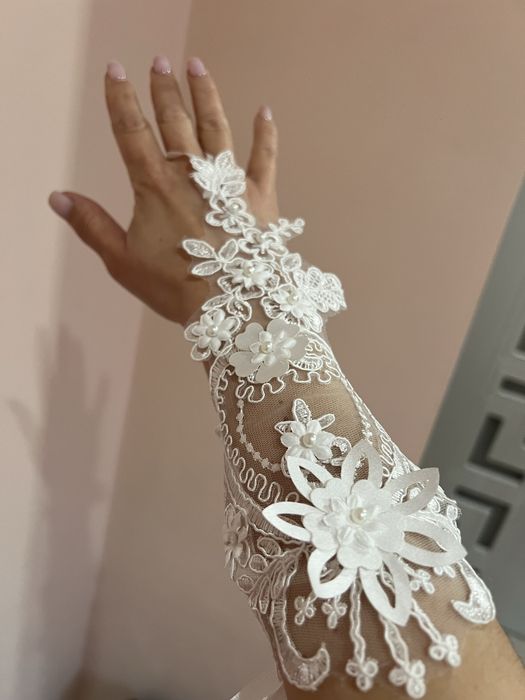 Сватбени ръкавици