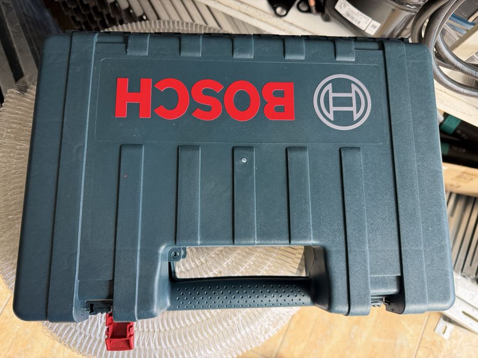 Перфоратор BOSCH нов
