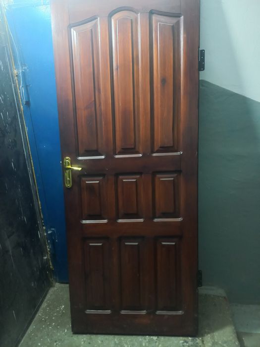 Продам дверь деревянная