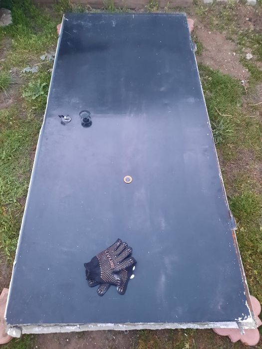 Продам железную дверь