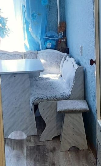 Угловой кухонный диван.