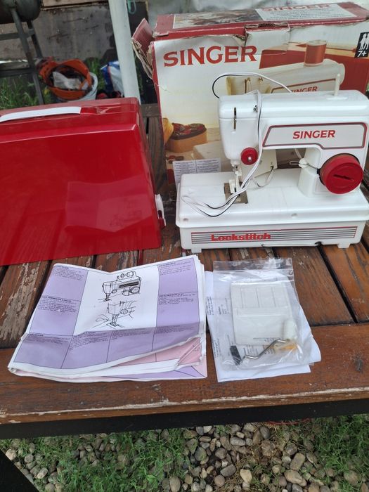 Mașină de cusut Singer mini Elveția