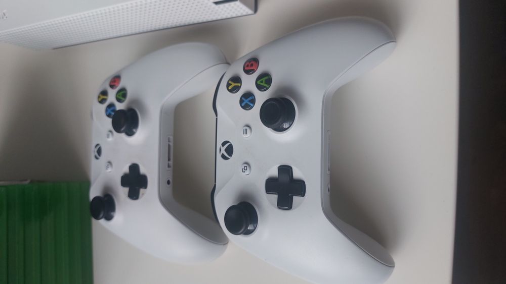 Xbox One S +2 manete
