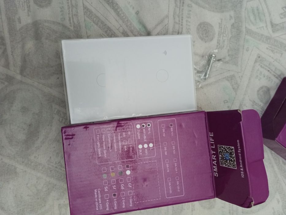 Выключатель  WIFI на фото