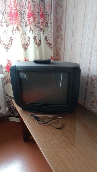 Телевизор   LG  в рабочем состоянии