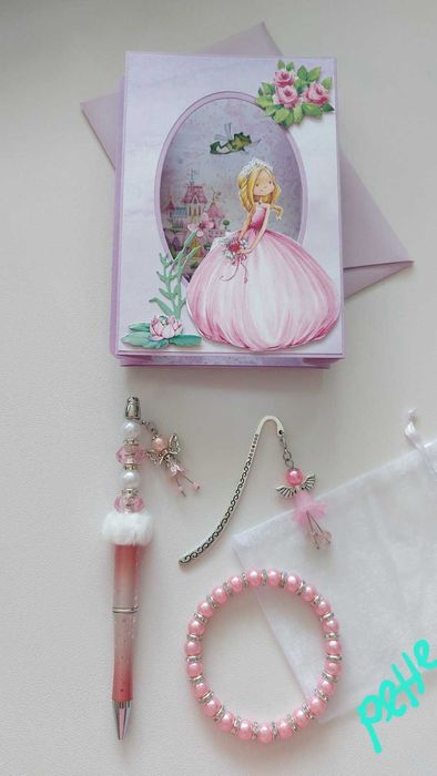 Комплекти бижута от гривна, химикалка и книгоразделител с феи и цветя