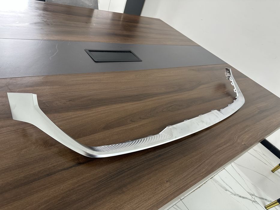 Kia Seltos накладка решетки радиатора