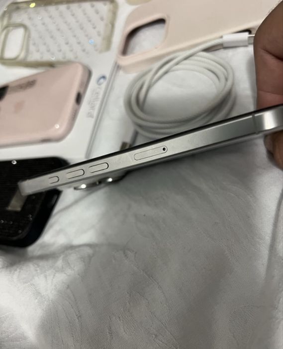 Preț FIX azi  Iphone 16 Pro 256 GB 8 huse incluse/cablu cadou