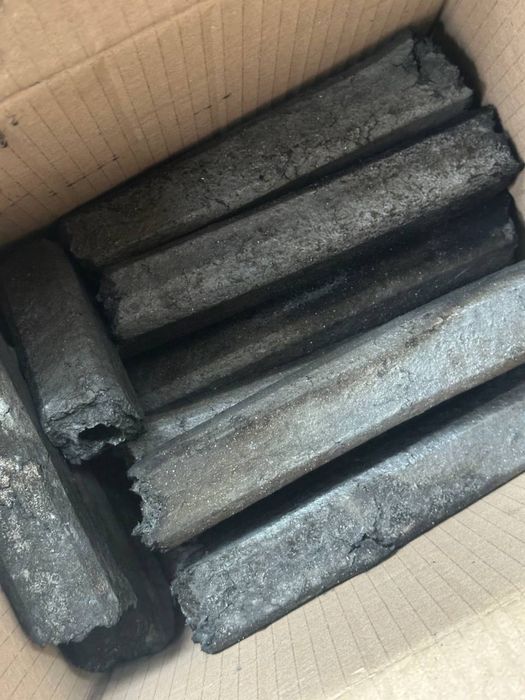 Древесный уголь в брикетах.