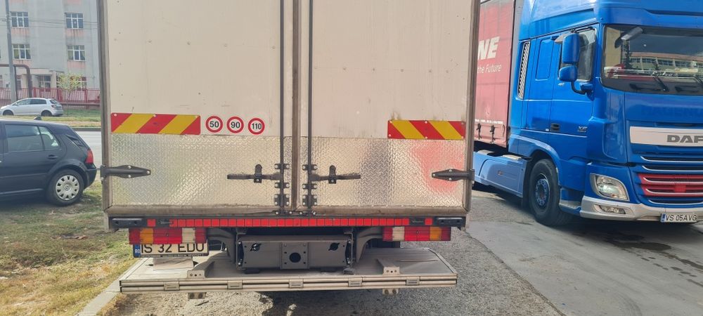 Transport marfă cu lift hidraulic