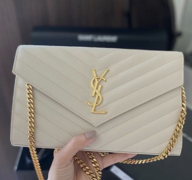 Yves saint laurent чанта модел Cassandra