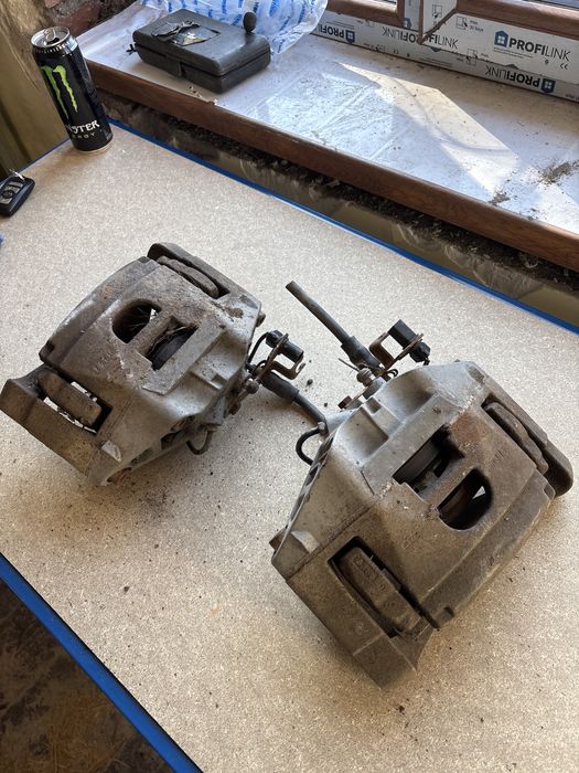 Предни спирачни апарати АТЕ от ауди а6 ц6 4ф