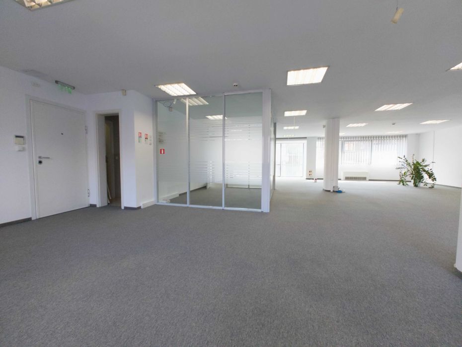 Офис под наем: 500 кв.м. в модерна бизнес сграда до НДК