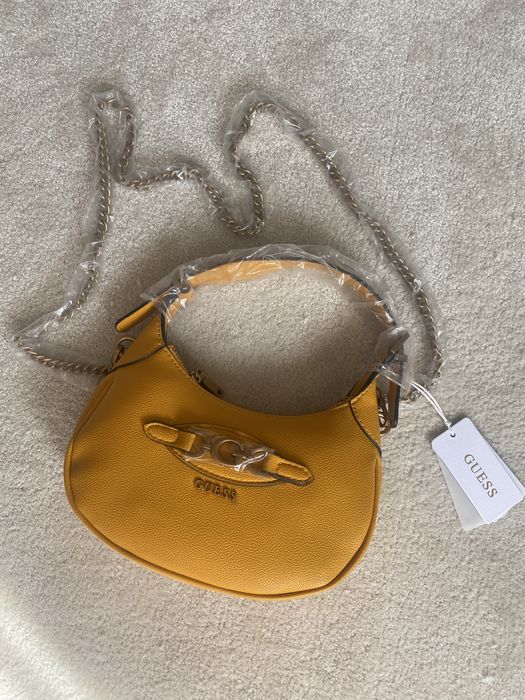 НОВА чанта GUESS цвят горчица