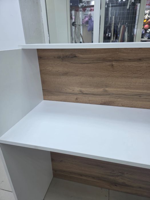 Стойка ресепшен