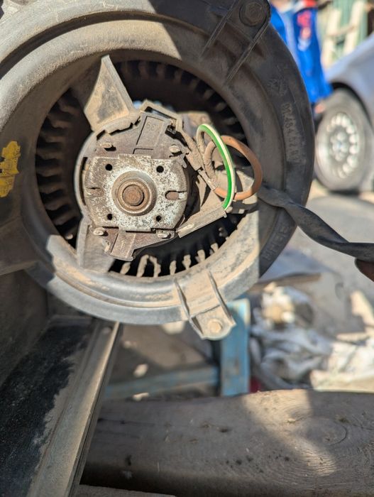 Запчасти Мерседес 190