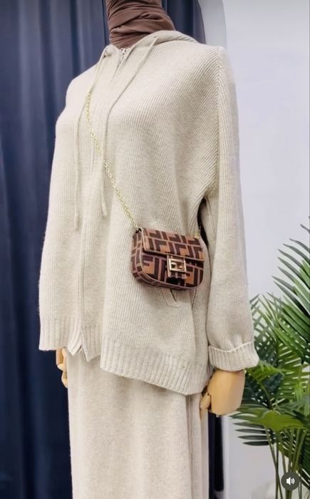 Трикотажный кастюм с юбочкой, новая