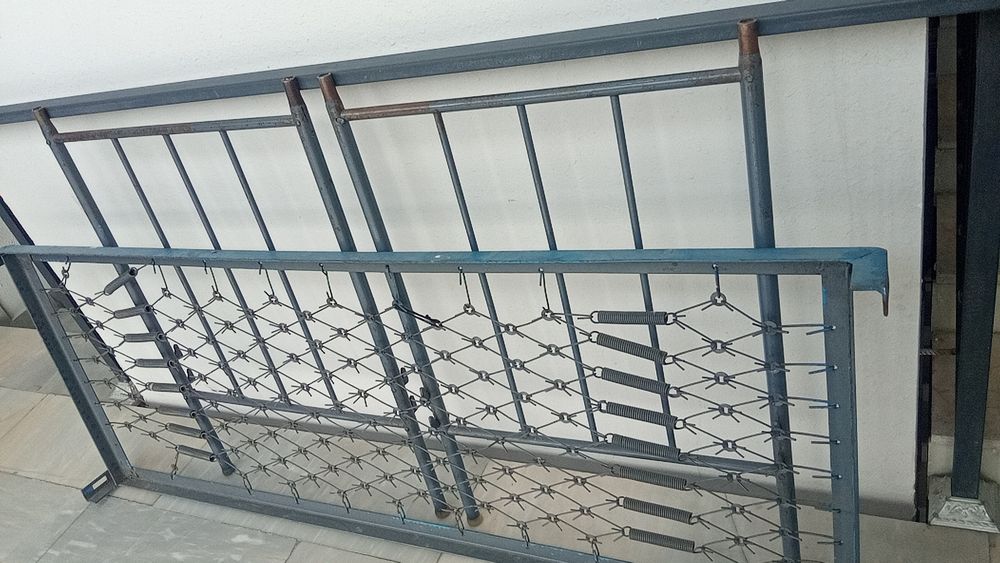 Temir karavat sotiladi