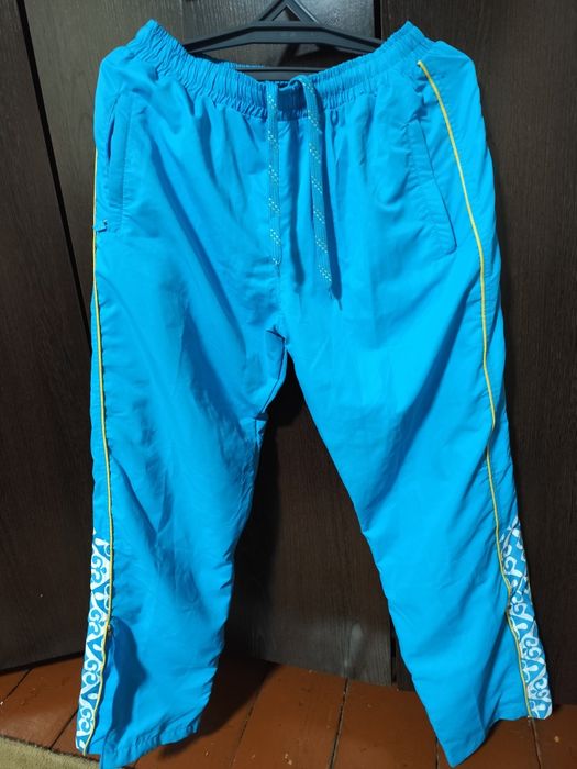 Продам спортивный костюм