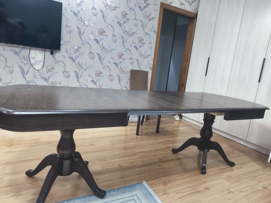 Стол со стульями