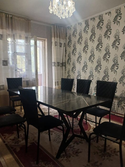 Стол со стульями