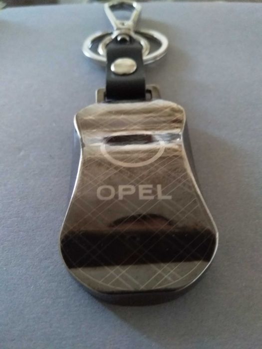 Продам автомобильный брелок на opel