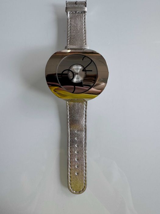 Интересен дамски часовник