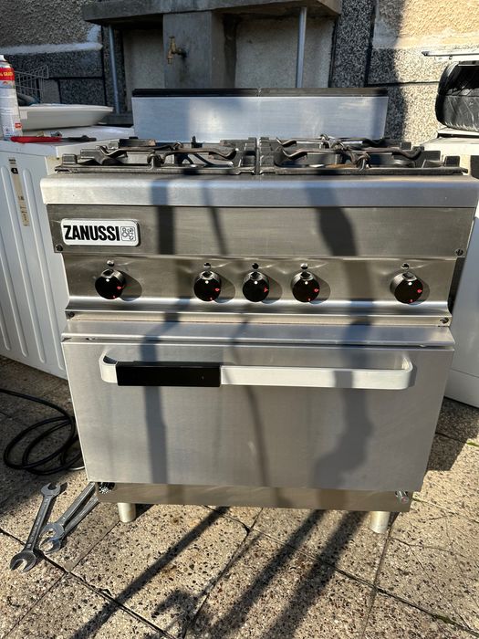 Професионална газова готварска печка Зануси/Zanussi