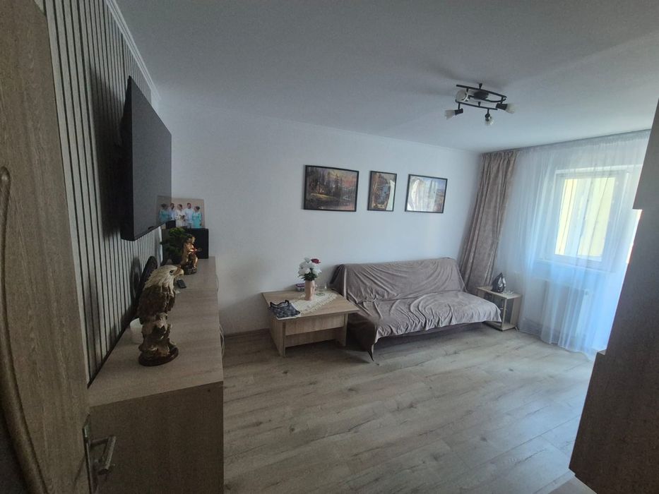 Vand apartament 3 camere