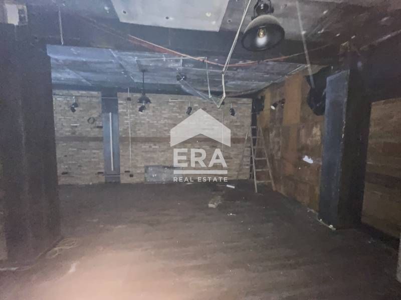 Дава се под наем Магазин в Варна, Лятно кино Тракия - 150 кв.м за 1534 € - Снимка #9