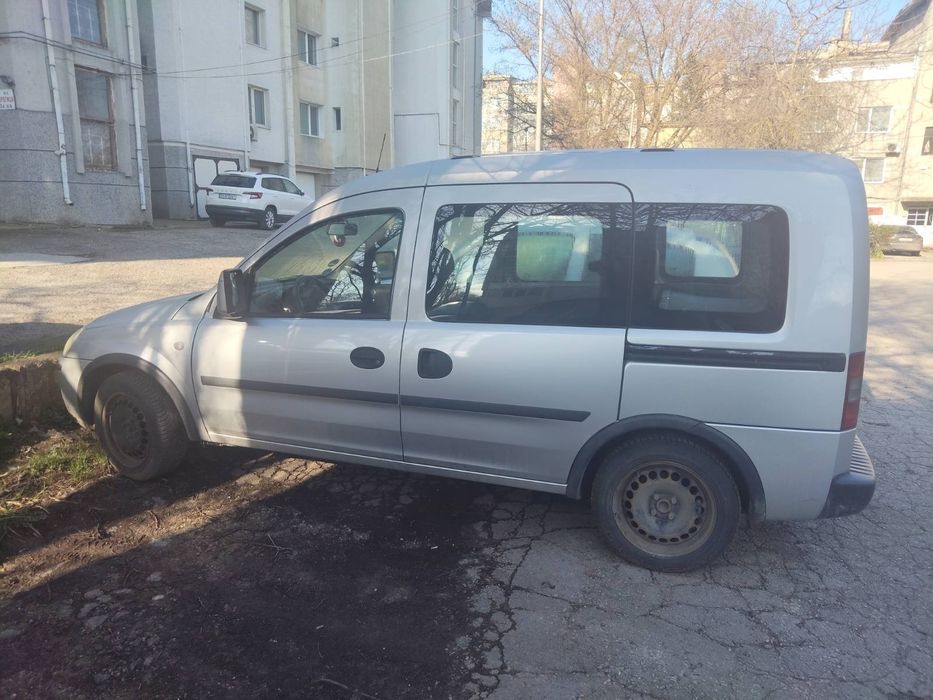 Продавам Опел Комбо