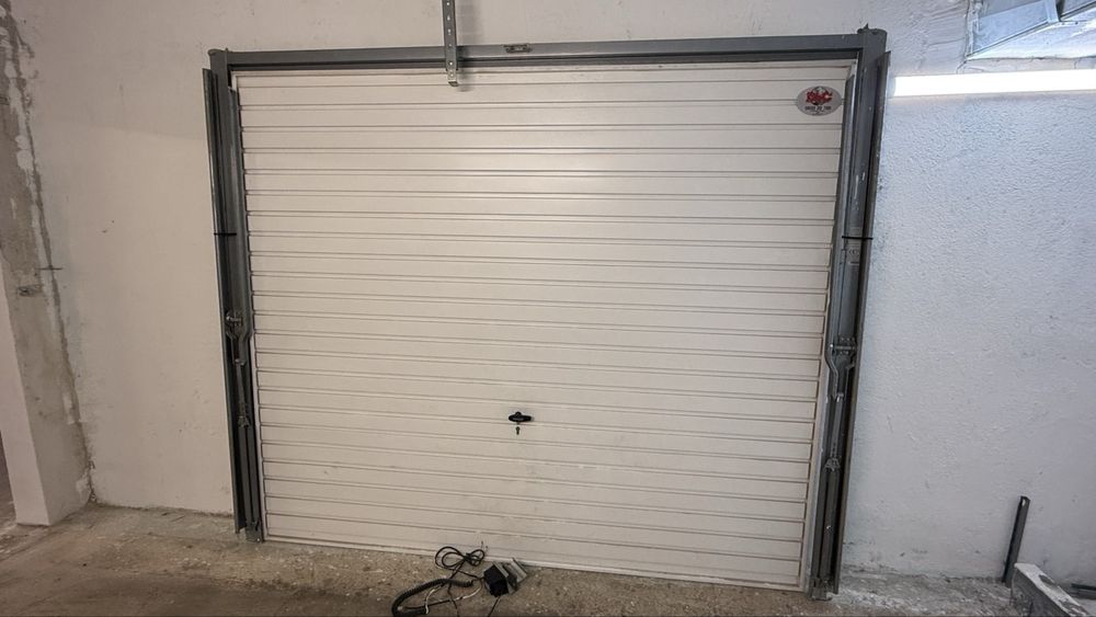 Гаражна врата махова