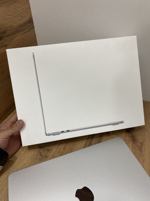 Продам Macbook Макбук air 13 M4