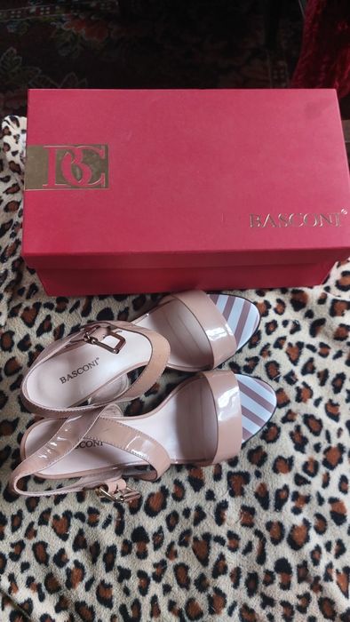 Босоножки Basconi, 39 размер, новые