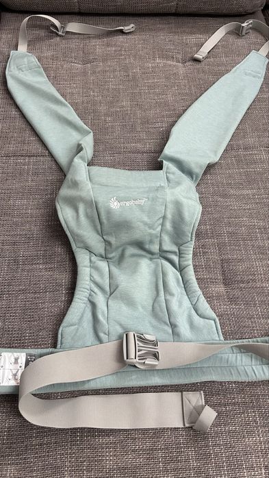 Sistem de purtare Ergobaby Embrace