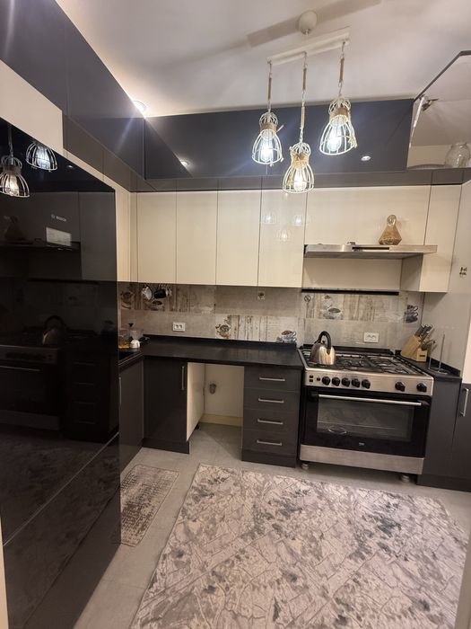 Titovada 3 xona kvartira sotiladi 4 etajda