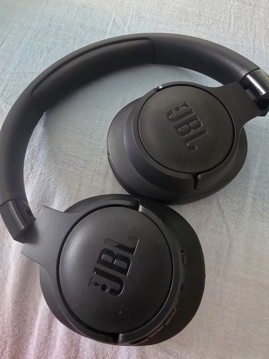 Продам наушники jbl оригинал