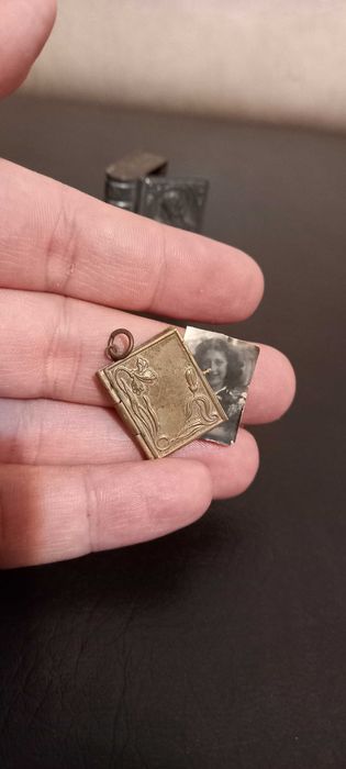 Lot impresionant de itemuri bisericești, WW2