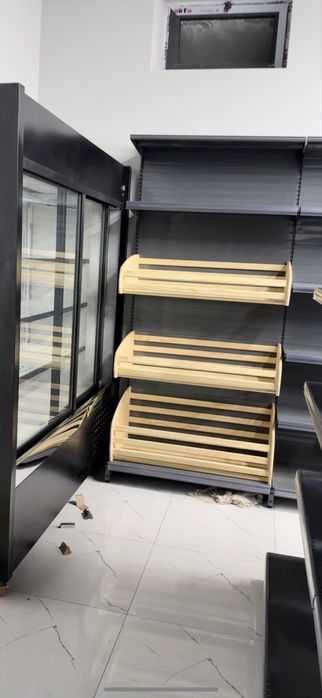 Стеллажи,витрины и холодильники