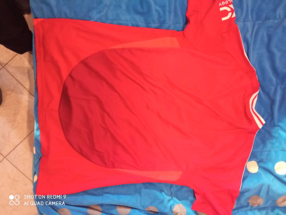 чисто нови тениски