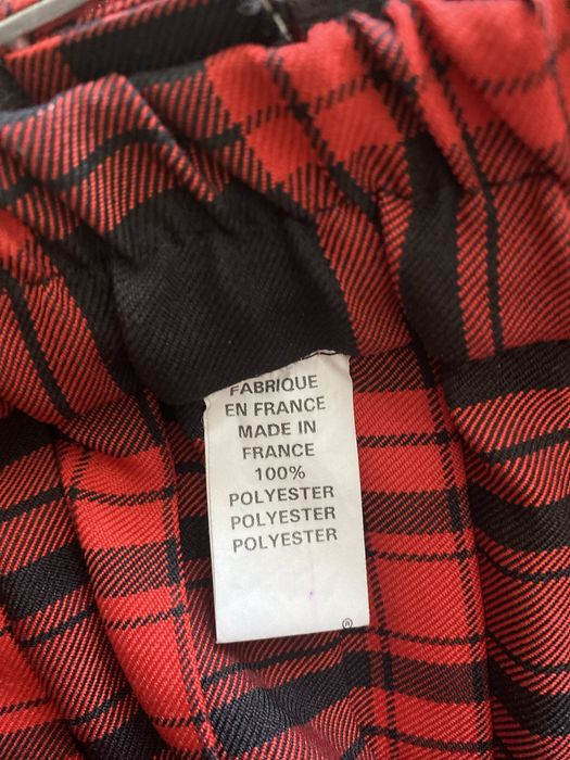 Червена пола с черни детайли и колан