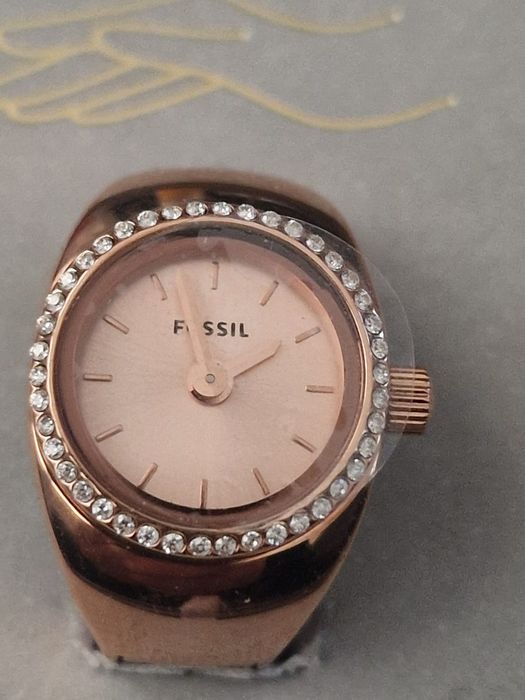 Ceas Dama fossil inel rosu gold nou